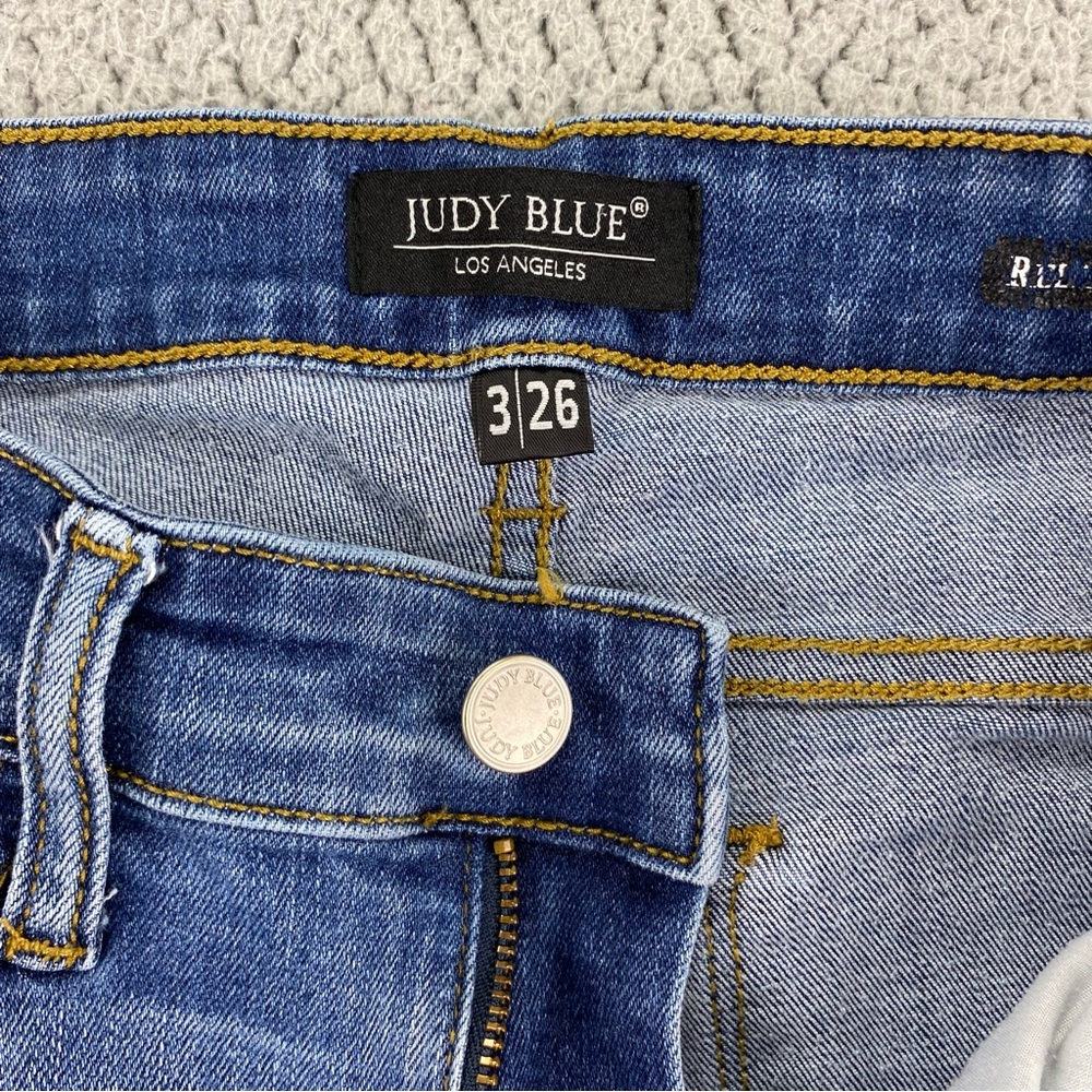 Judy Blue Women's Relaxed Fit Ankle Stretch Denim Jeans  |  Size:  3/26 - Picture 11 of 14